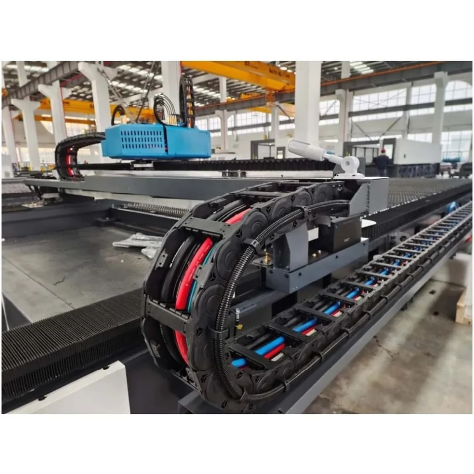 Cable carrier on CNC laser cutting machine
